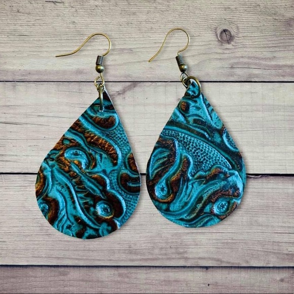 Earrings - Picture 1 of 1